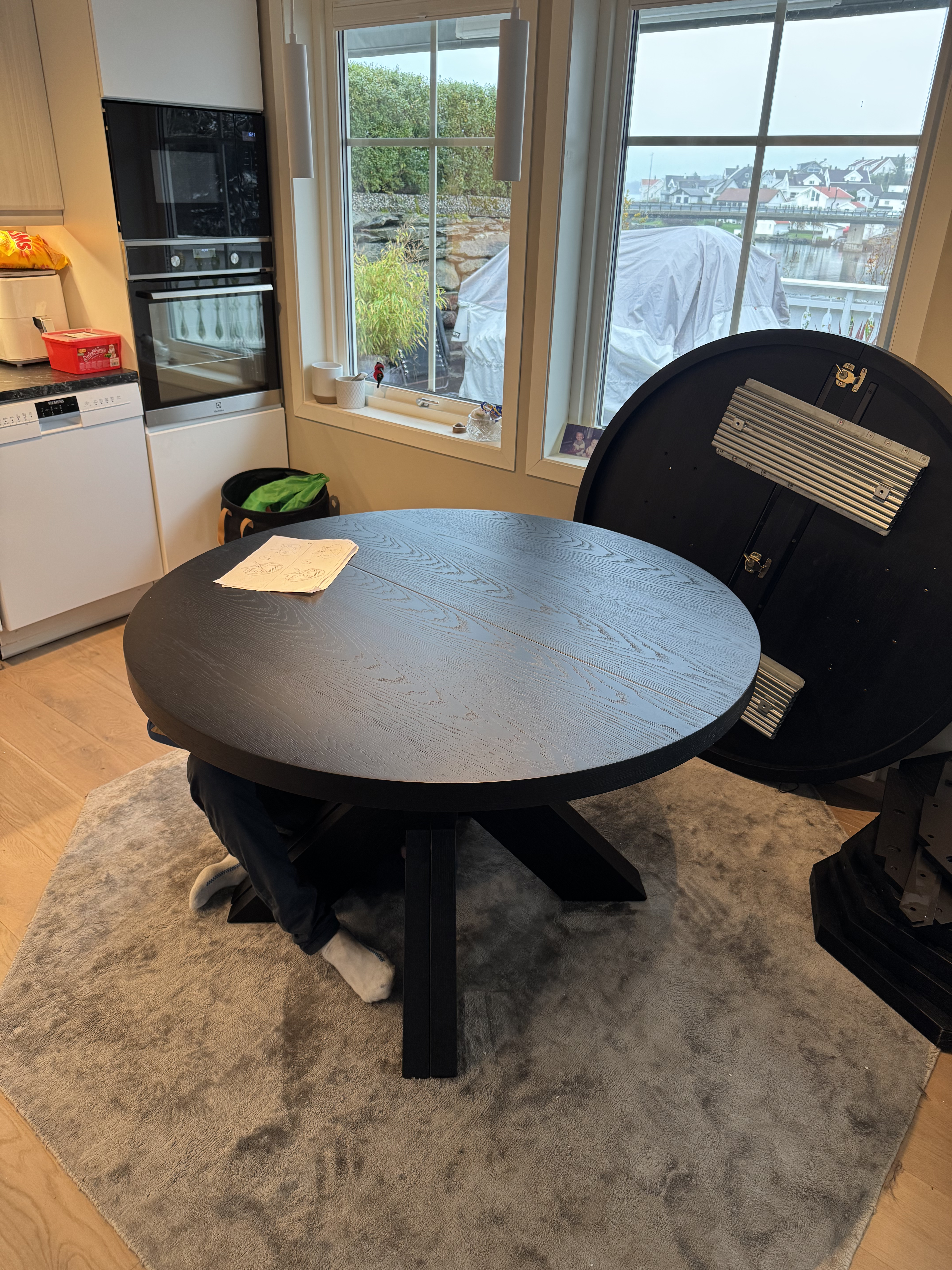 Bord Frakt til Bergen med Montering – Trygg Levering og Profesjonell Oppmontering